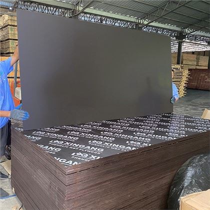 Manifattur taċ-Ċina Film Faced Plywood Iswed / Kannella / Aħmar Kwalità Għolja