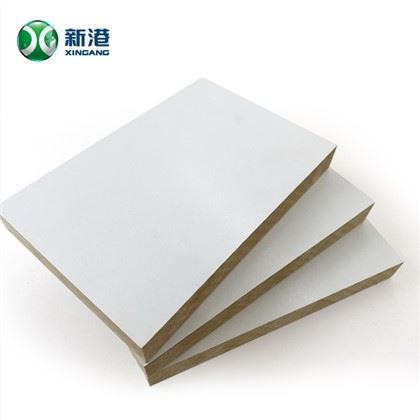 Manifattur Fibreboard Mdf kwalità għolja MDF 18mm MDF tal-Fibreboards Melamina Abjad