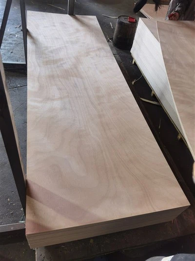 910/810/710 * 2150 Plywood tal-ġilda tal-bieb